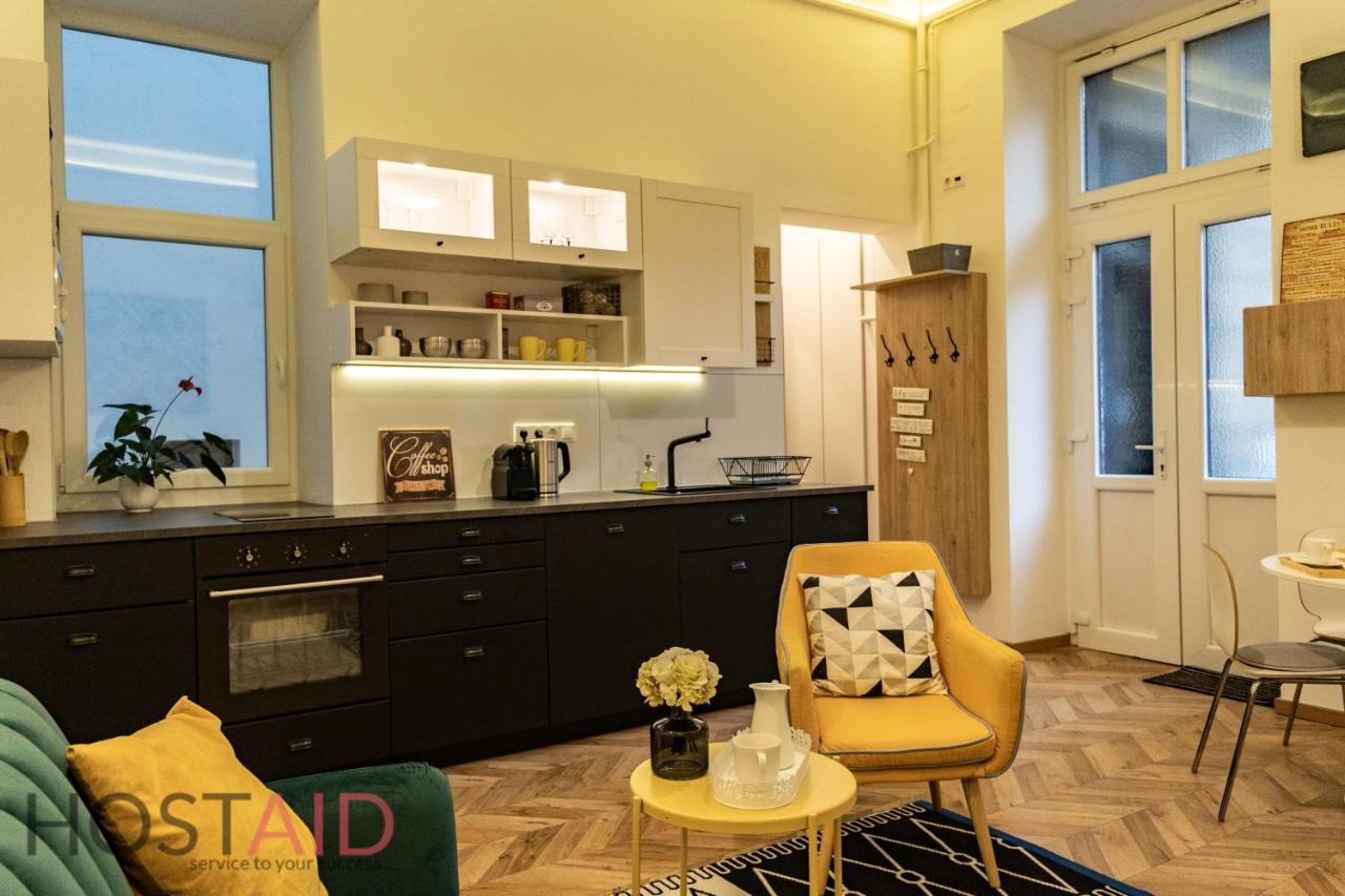 M10 Apartment - Hostaid Budapest Exterior foto